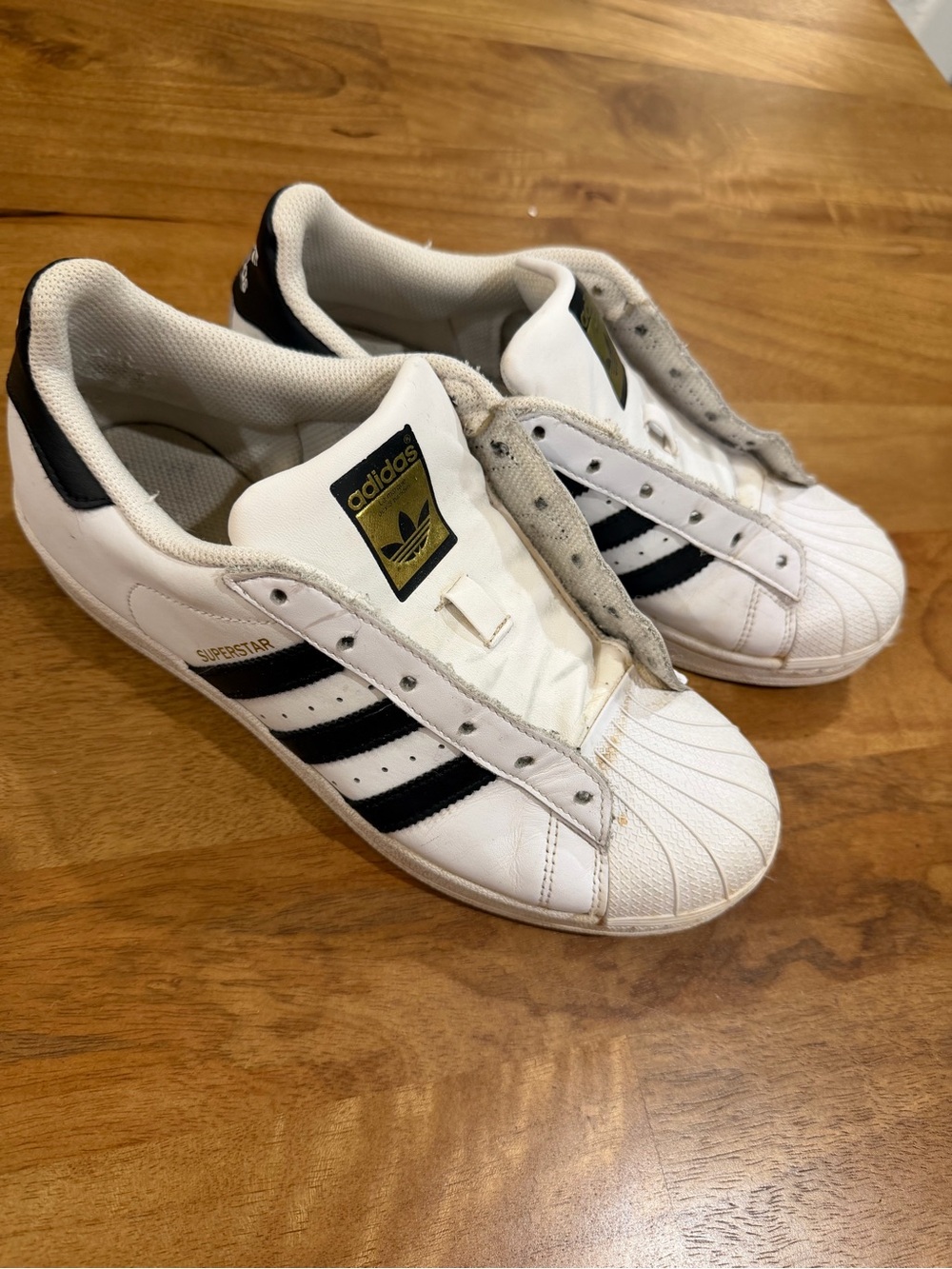 adidas ‘Superstar’ White Sneakers w/ Classic Black Stripes Men’s Size 6.5